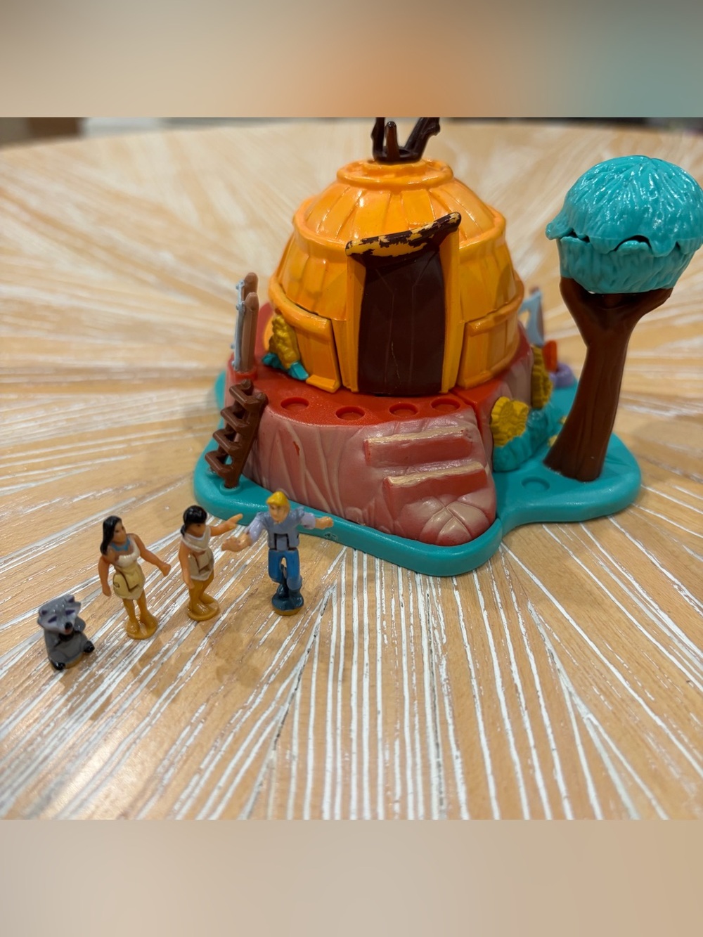 1995 COMPLETE Pocahontas Powhatan House Disney x Polly Pocket Bluebird